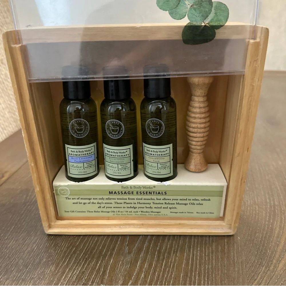 Bath & Body Works Aromatherapy Pure Essential Oil Massage‎ Kit Wood Box Gift Set